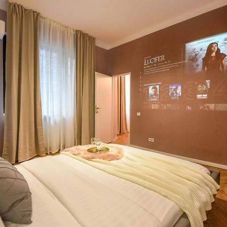 Modern Stay - Central Studios With Wall Projector Near Radisson Boekarest Buitenkant foto