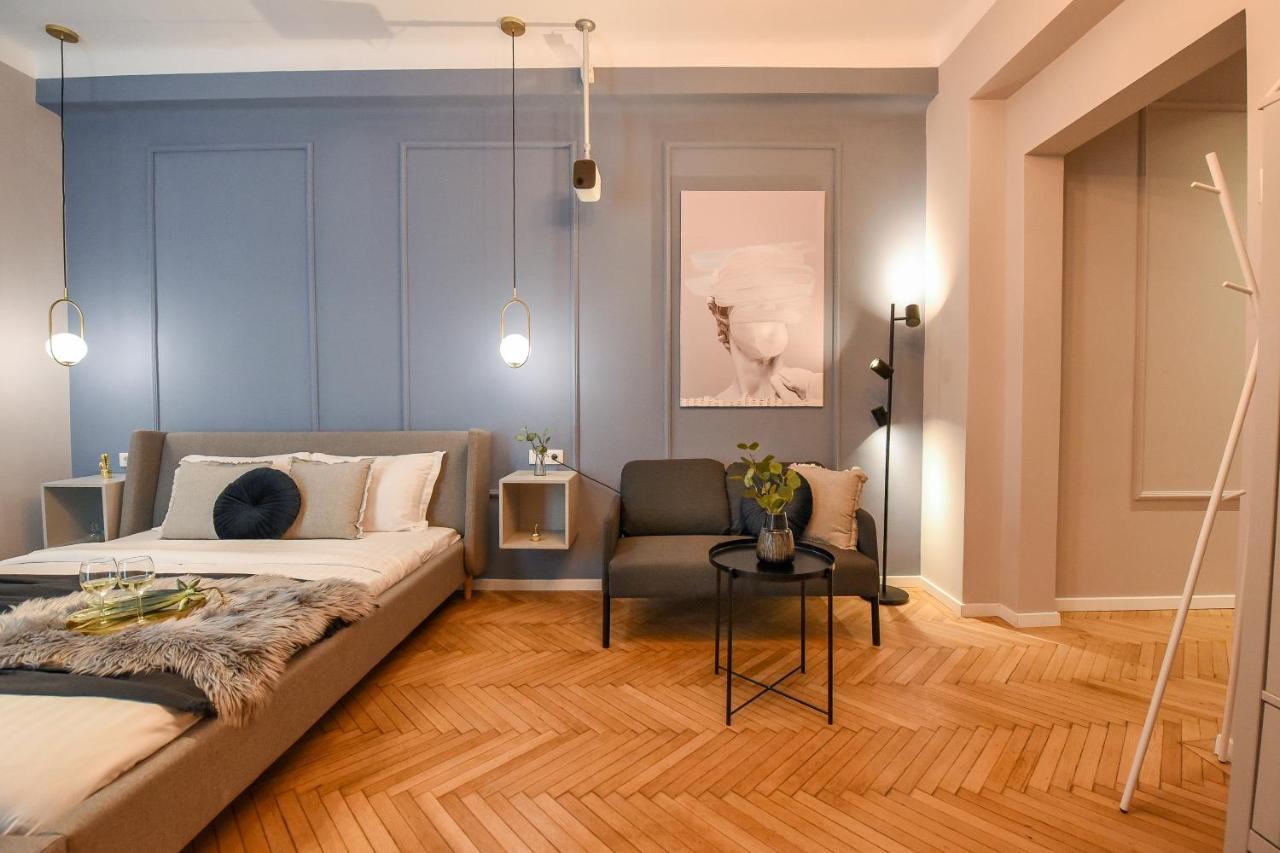 Modern Stay - Central Studios With Wall Projector Near Radisson Boekarest Buitenkant foto
