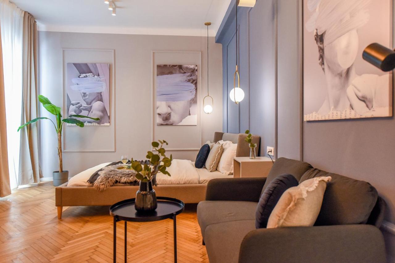 Modern Stay - Central Studios With Wall Projector Near Radisson Boekarest Buitenkant foto