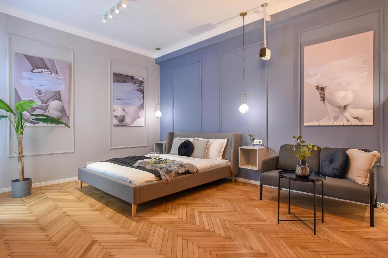 Modern Stay - Central Studios With Wall Projector Near Radisson Boekarest Buitenkant foto