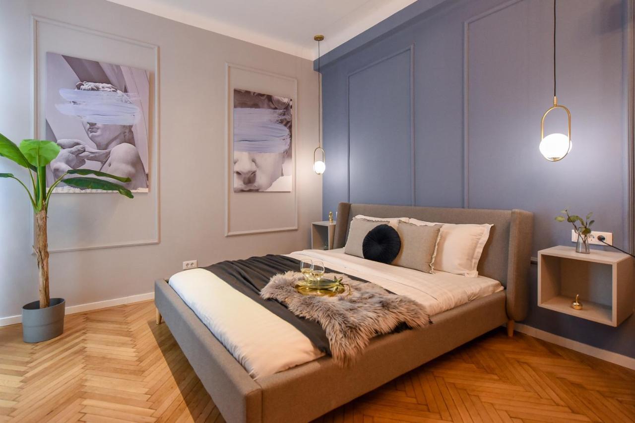 Modern Stay - Central Studios With Wall Projector Near Radisson Boekarest Buitenkant foto