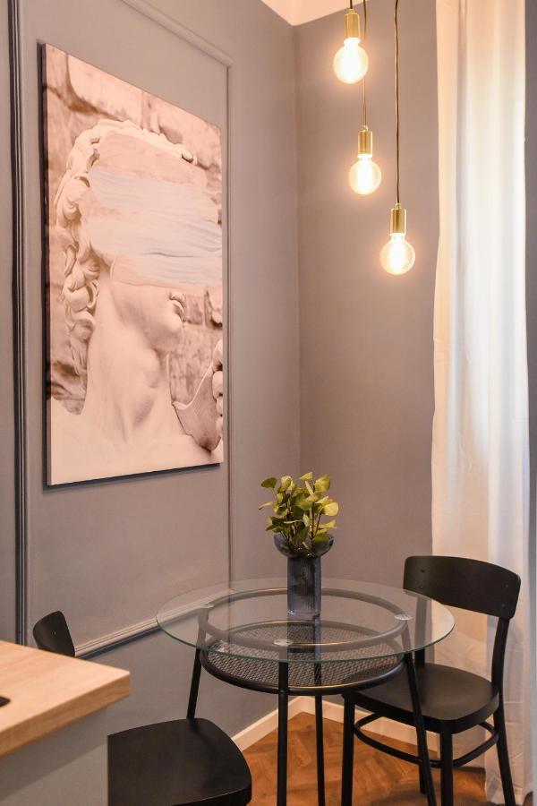 Modern Stay - Central Studios With Wall Projector Near Radisson Boekarest Buitenkant foto