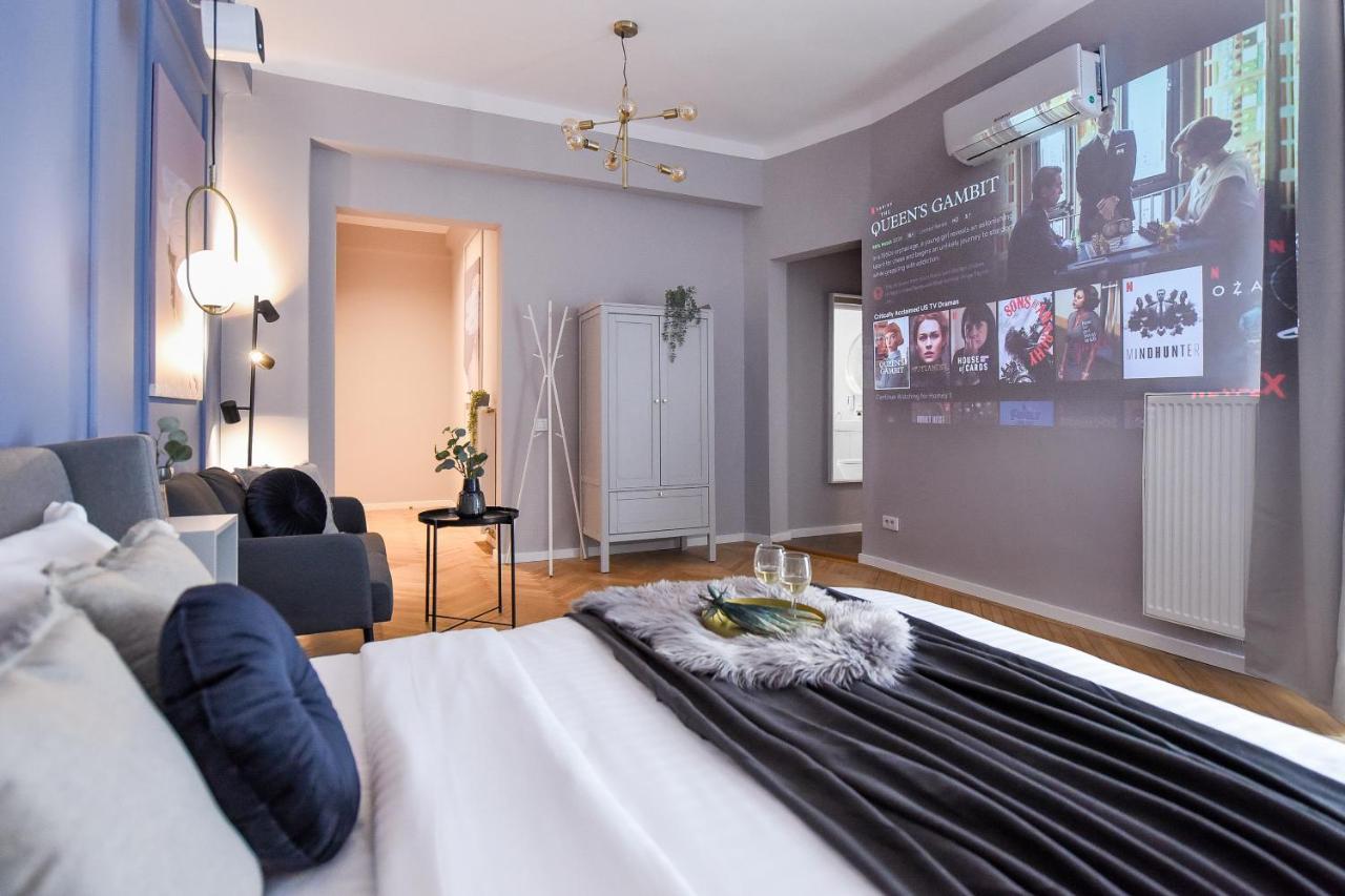 Modern Stay - Central Studios With Wall Projector Near Radisson Boekarest Buitenkant foto