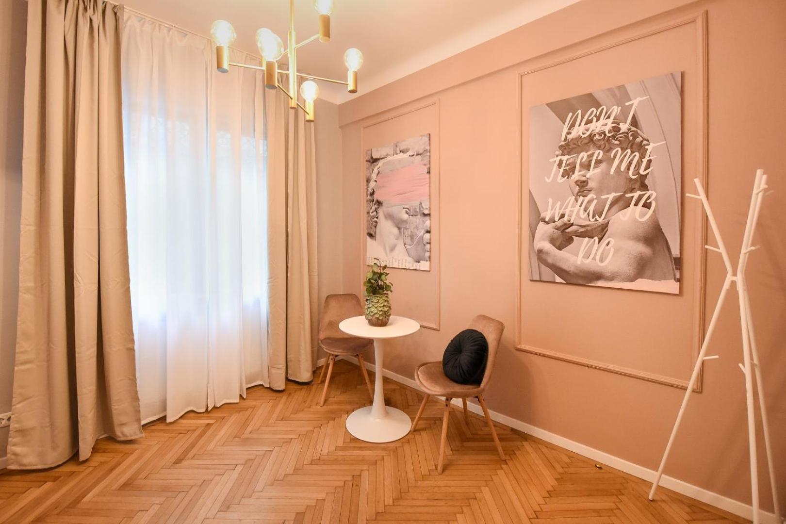 Modern Stay - Central Studios With Wall Projector Near Radisson Boekarest Buitenkant foto