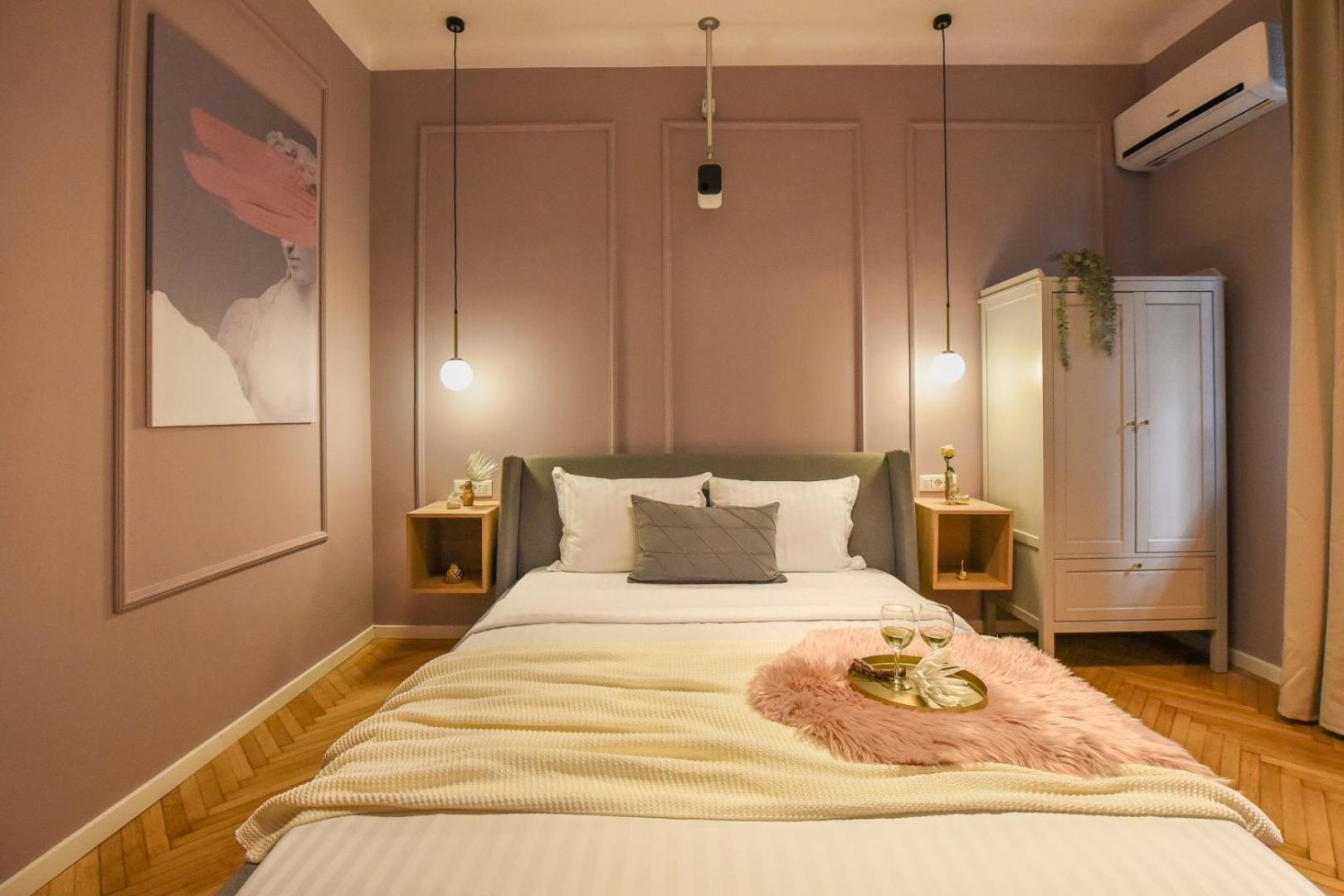 Modern Stay - Central Studios With Wall Projector Near Radisson Boekarest Buitenkant foto