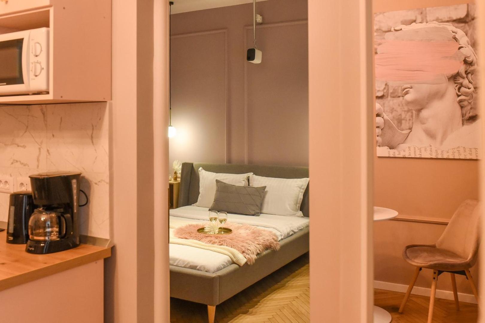 Modern Stay - Central Studios With Wall Projector Near Radisson Boekarest Kamer foto